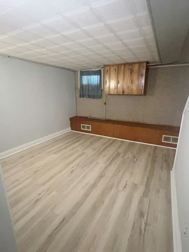 Building Photo - 526 Parksley Ave