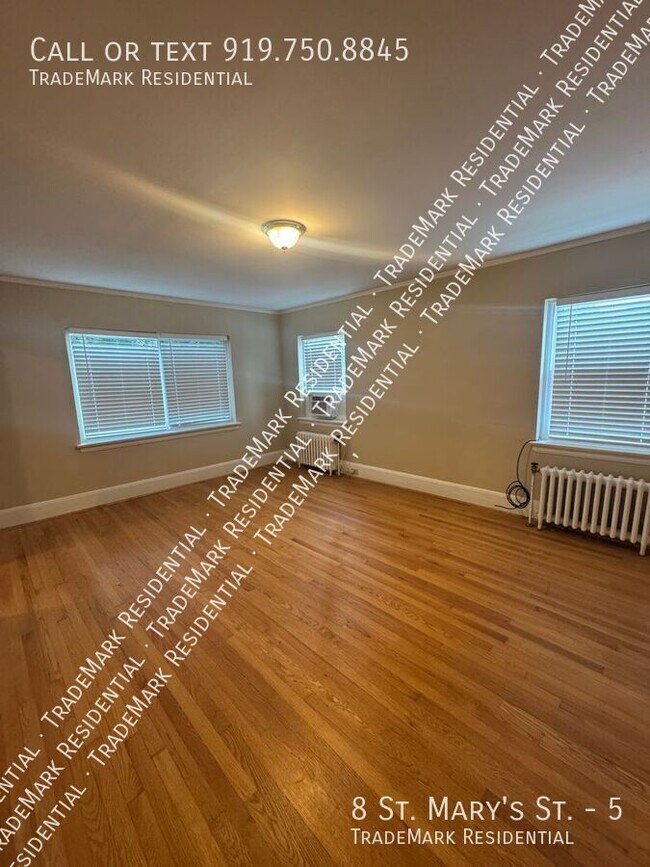 Building Photo - 8 St Marys St