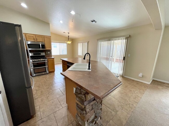 Building Photo - Beautiful 3 Bedroom Home in Cul de Sac!