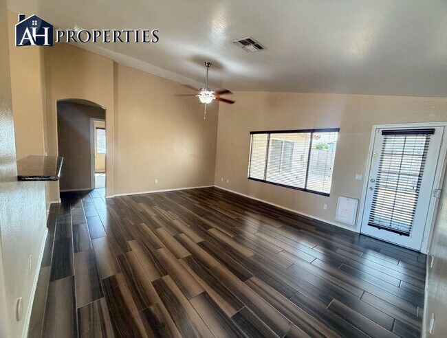 Building Photo - 9543 W Sunnyslope Ln