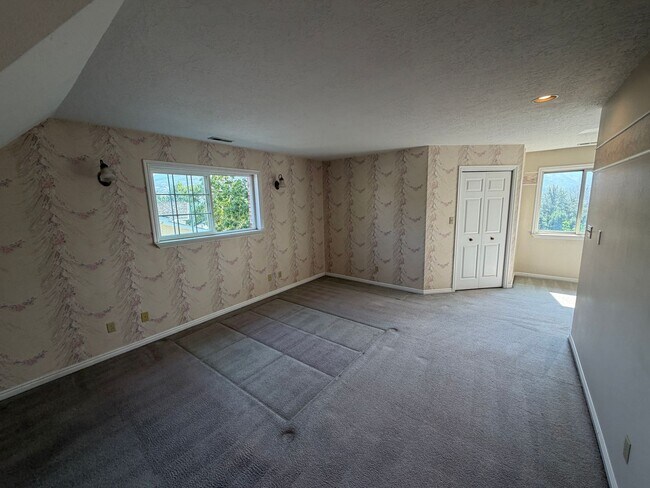 Building Photo - 479 S Palisade Dr