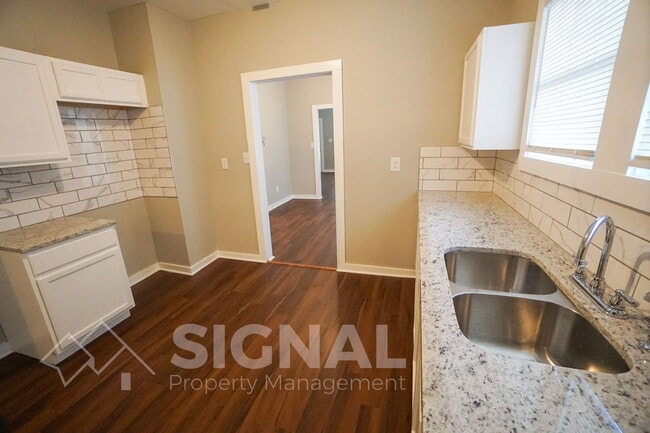 Building Photo - 3845 36th Ave N