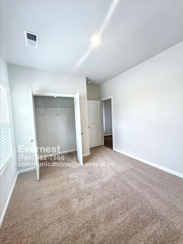 Building Photo - 129 Lightning Dr