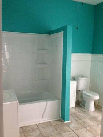 upstairs bath - 920 Magnolia St