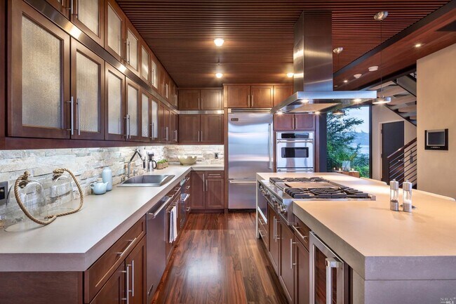 Building Photo - 525 Bridgeway