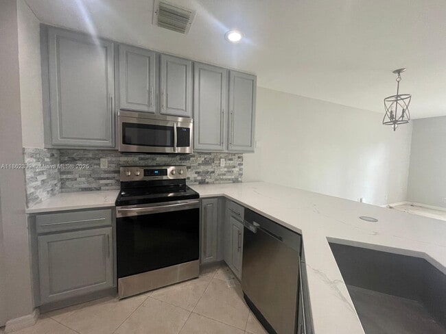 Building Photo - 8660 S Southgate Shores Cir