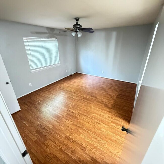 Building Photo - 1721 Brazoria Dr