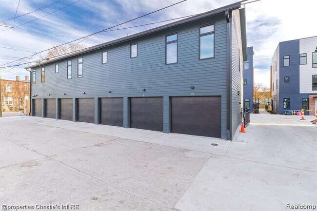 Building Photo - 1642 Bagley St