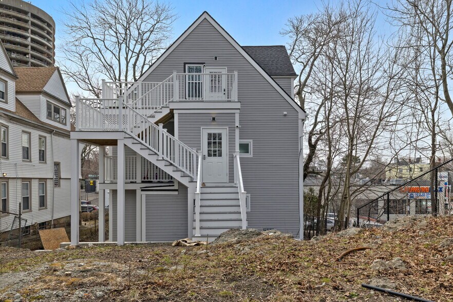 Building Photo - 8 Walnut Park