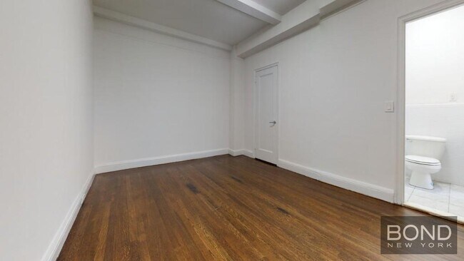 Building Photo - 140 E 46th St