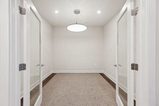 Building Photo - 106 Saint Ives Pl