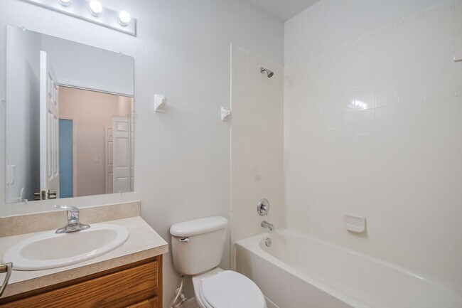 Building Photo - Spacious 3/2 Condo in the Gated Oakwater Community with Single Car Garage! Brand new carpets and ...