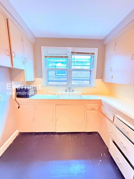 Building Photo - 20129 Stratford Rd