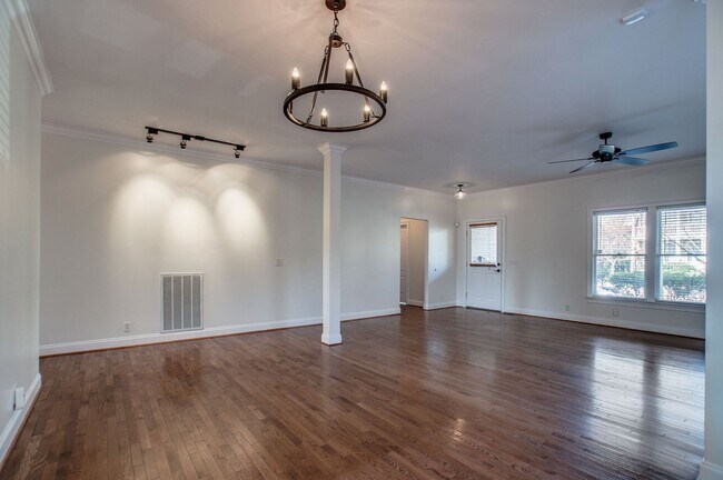 Building Photo - Five Points / East Nashville !!