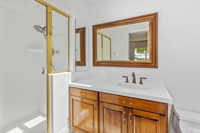 Building Photo - Beautiful West Facing Houghton Home with p...