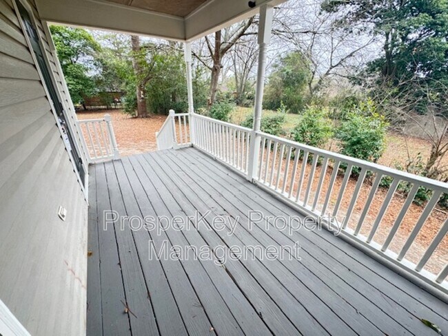 Building Photo - 5710 August Ave