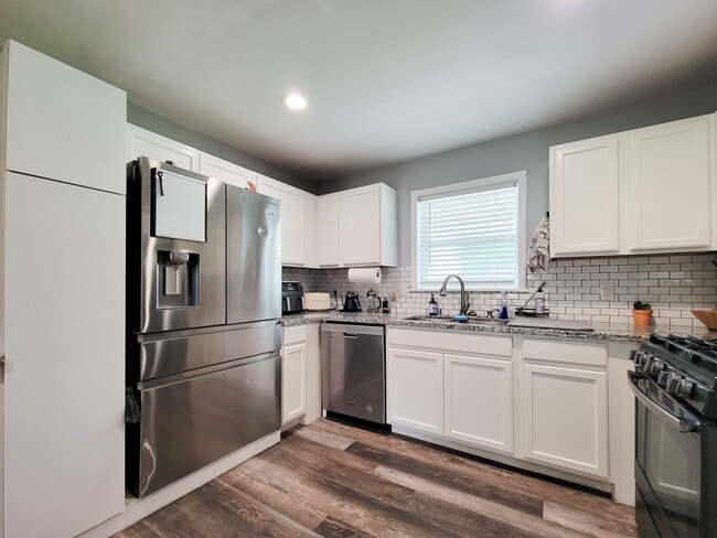 Building Photo - 4405 W 43rd St