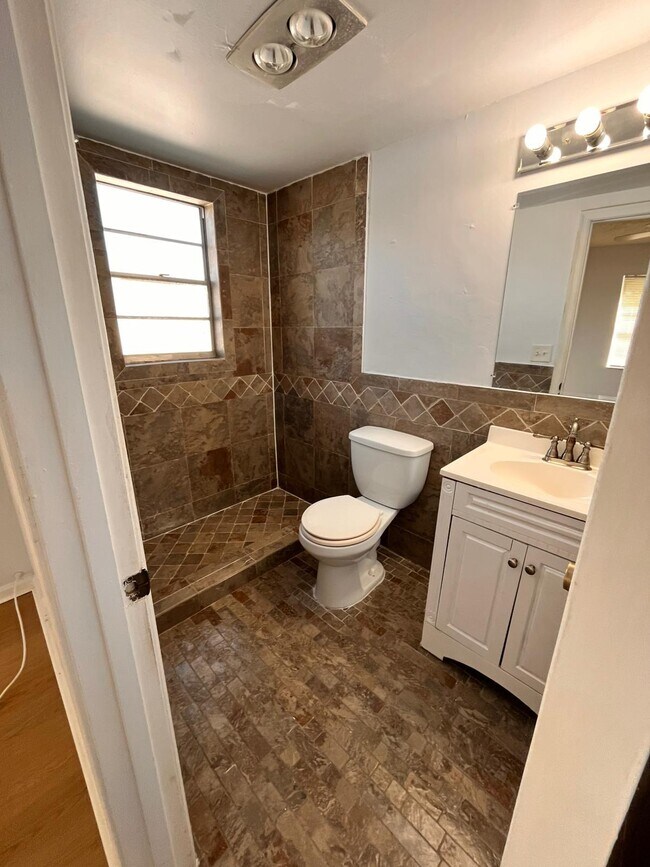 Building Photo - 116 N F St