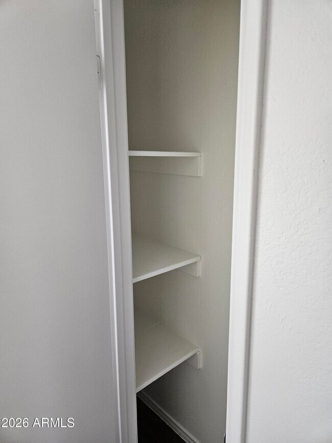 Building Photo - 1313 E Vista Ave