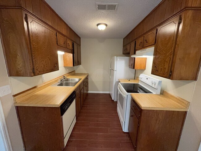Building Photo - 1013 Kathey Dr
