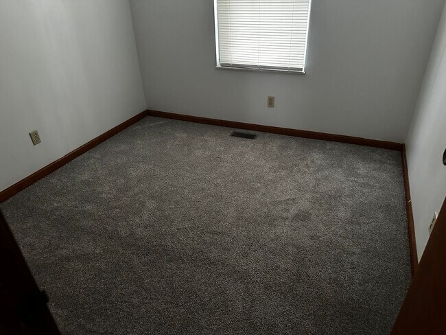 Building Photo - 1604 S Pinestone Ct