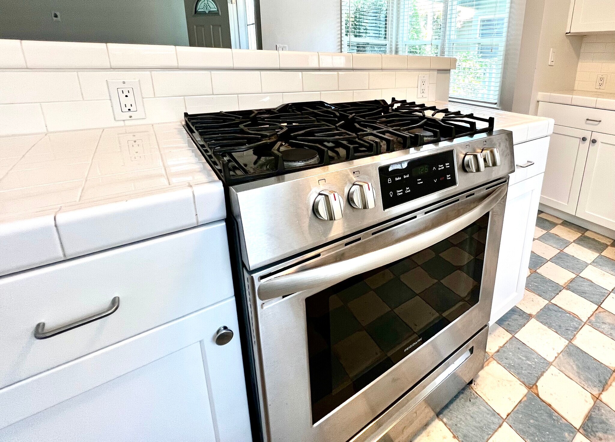 Gas range - 1348 Manhattan Beach Blvd