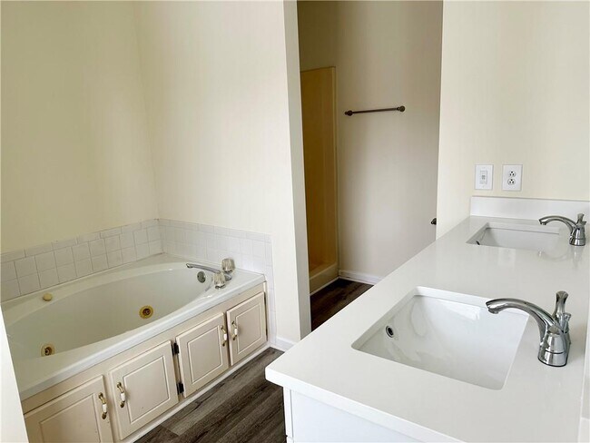 Building Photo - 60 Bacchus Dr