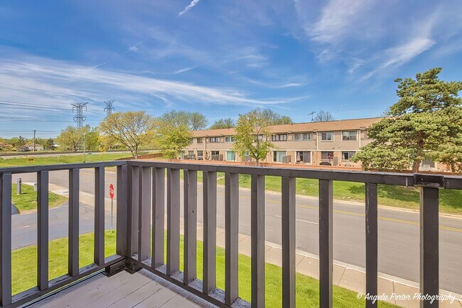 Building Photo - 1402 W Inverrary Ln