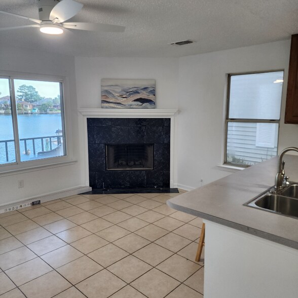 Building Photo - 732 Marina Dr