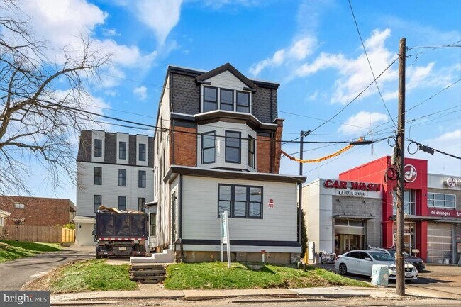 Building Photo - 6712 Ridge Ave