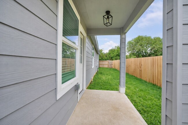 Building Photo - 113 Bolden St