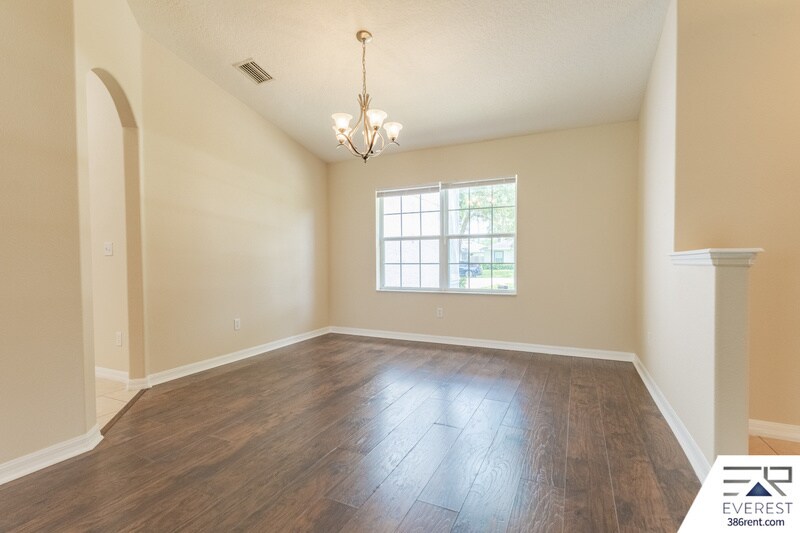 Building Photo - 26 Round Table Ln