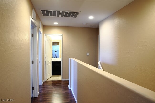 Building Photo - 7508 Luna Bella Ave