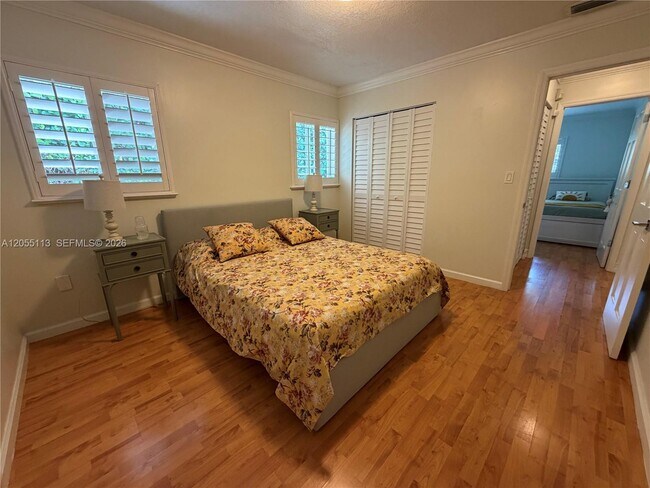 Building Photo - 5721 SW 59th Pl