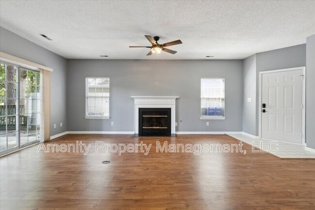 Building Photo - 1628 Willow Cv
