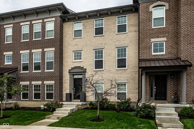 Primary Photo - 305 Fairfax Way