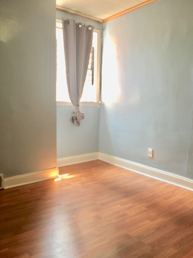 Building Photo - Beautiful 3-Bed/1-Bath Townhouse in Girard Estates/East Passyunk! Available Mid-August!