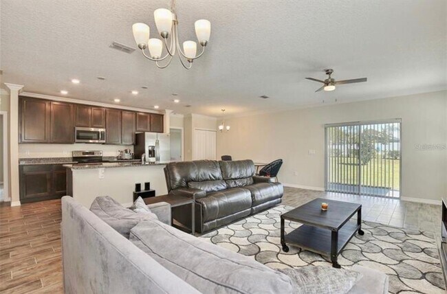 Building Photo - 492 Pinecrest Loop