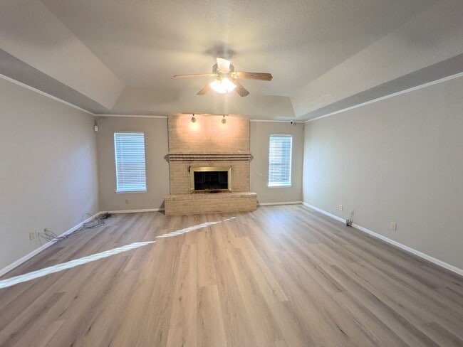 Building Photo - 6618 Cloverbend St