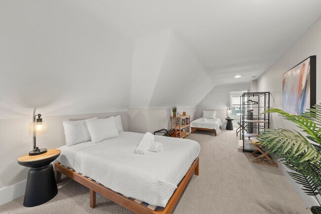 Building Photo - Fully Furnished Luxury Condo in Olde Towne East