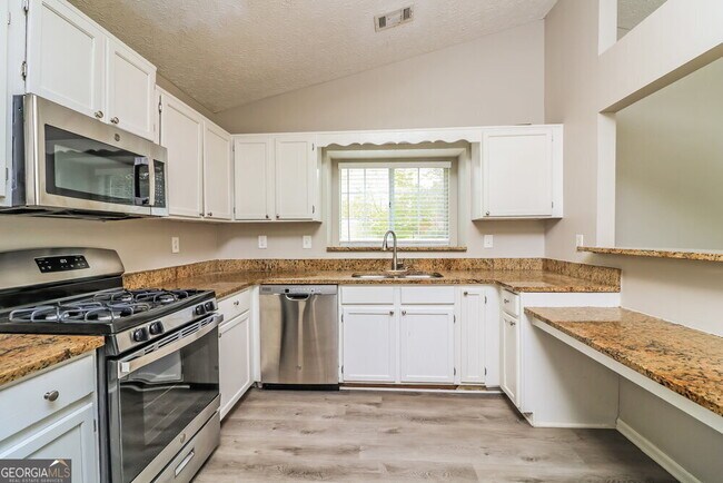 Building Photo - 3103 Waterford Ct