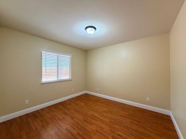 Building Photo - 710 Foothill St