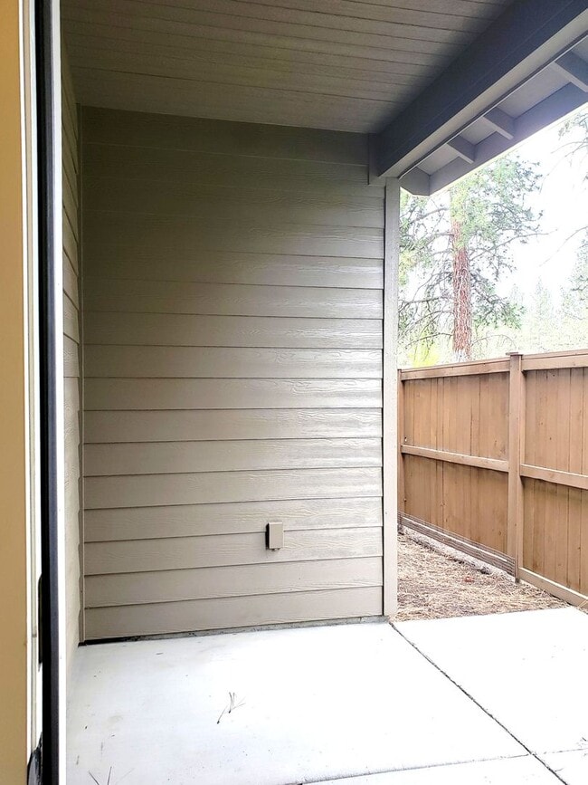 Building Photo - 20863 Gateway Dr