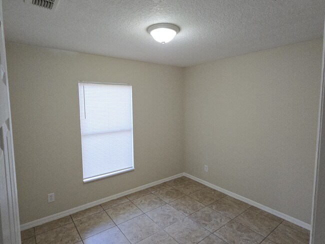 Building Photo - 3111 E Cayuga St