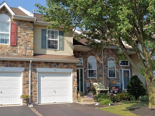 Building Photo - 555 Broxton Ct