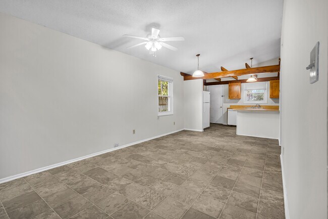 Building Photo - 1629 RaceTrack Rd