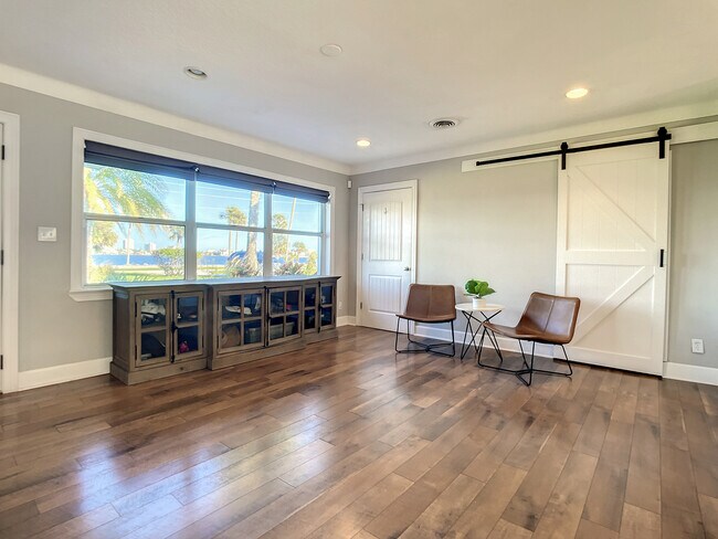 Building Photo - 762 S Beach St