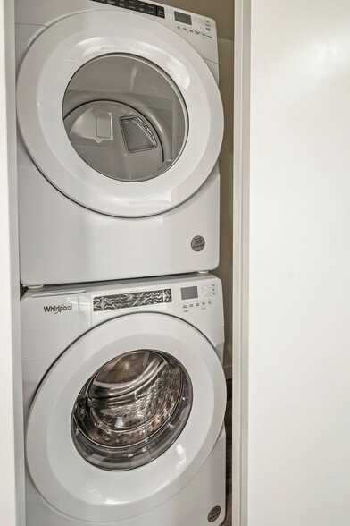 B Full Size Washer/Dryer - 343 Apartments