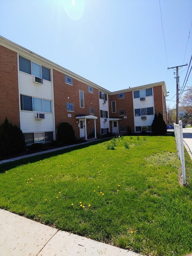 Primary Photo - 539 Jackson Blvd