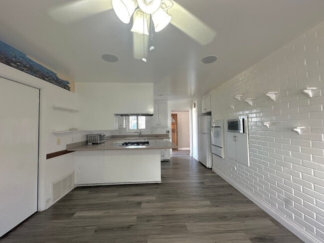 Building Photo - 3BD/2BA Single-Story Home in Huntington Beach
